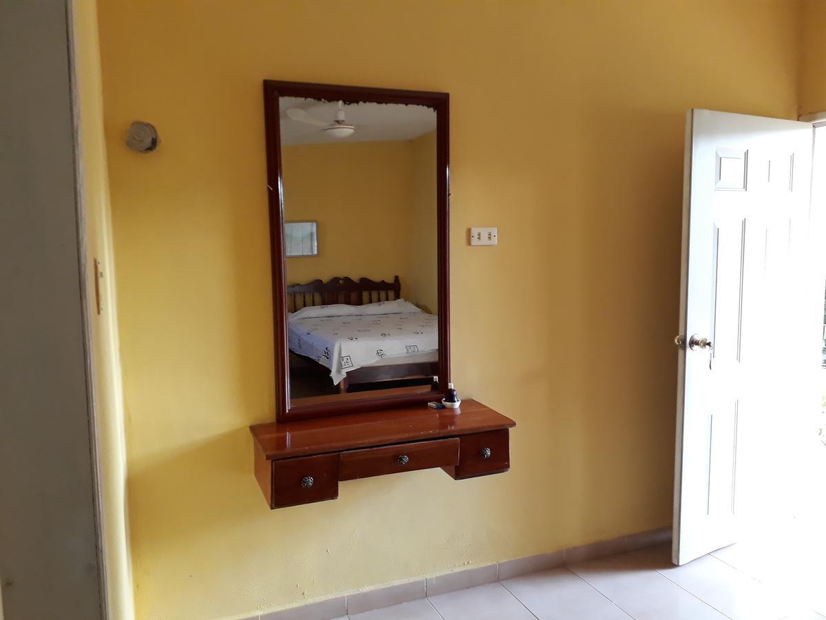 El Chac Mool Bed & Breakfast Santa Elena Cameră foto
